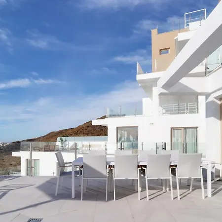 Lejlighed Bayview Hills, Luxury 2 Bedroom *