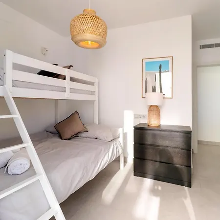 Bayview Hills, Luxury 2 Bedroom Apartment