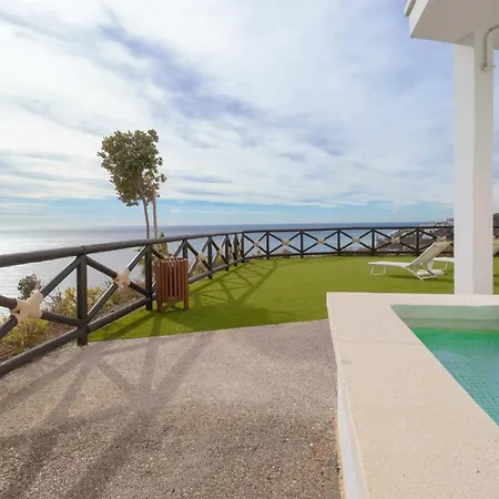 Bayview Hills, Luxury 2 Bedroom Apartment *